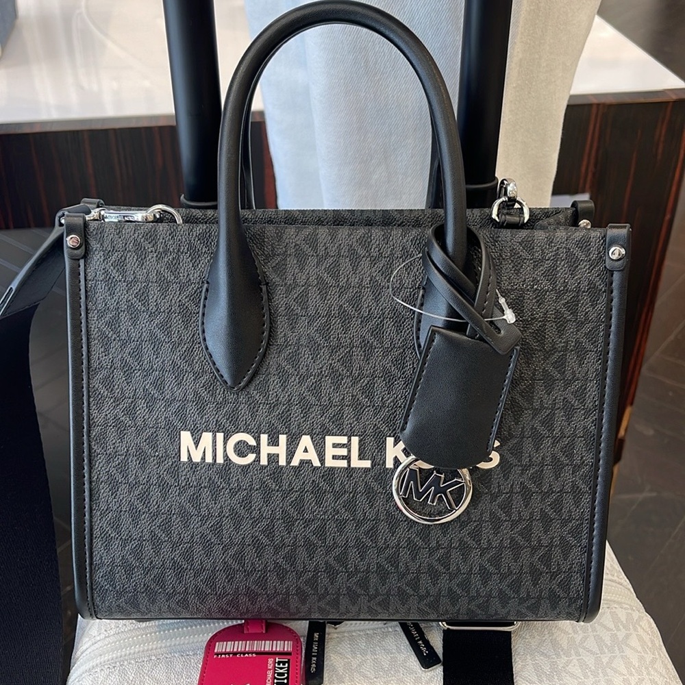 Michael Kors Mirella Small Signature Logo Crossbody Bag
Black
NWT - Picture 14 of 16